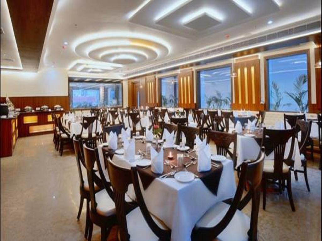 Hotel Seven Hills Tower Agra  Quarto foto
