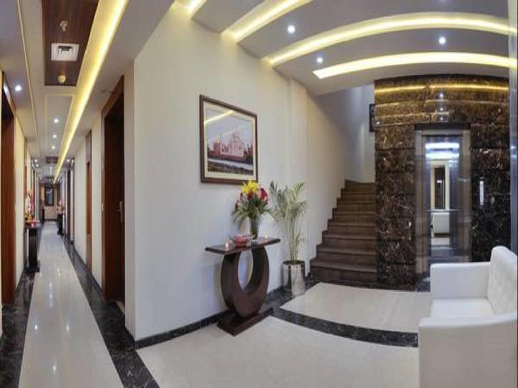 Hotel Seven Hills Tower Agra  Quarto foto